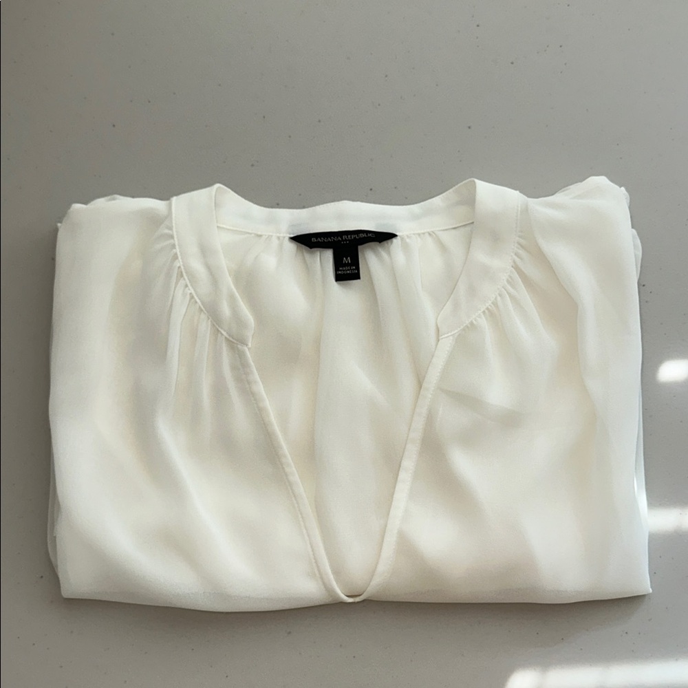 Banana Republic Sheer Cream Blouse Size Medium - Picture 14 of 14